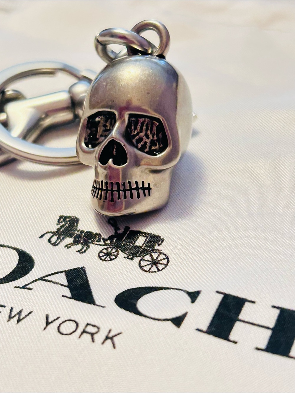 NWOT EXTREMELY RARE Coach Skull Bag Charm/ Keychain - Picture 8 of 16